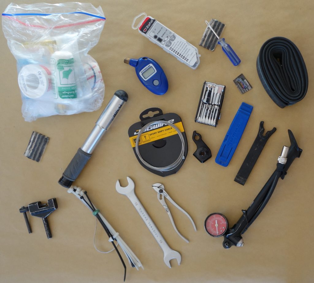 Contenu trousse à outils et secours